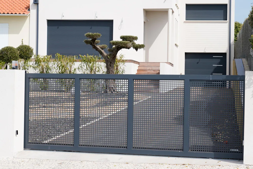 Why an Aluminum Fence Suits Your St. Cloud, FL Property