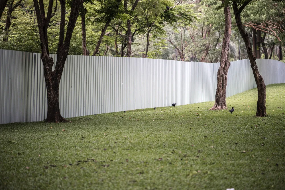 Vinyl Fence Pros: Is it the Right Type of Fence for You?