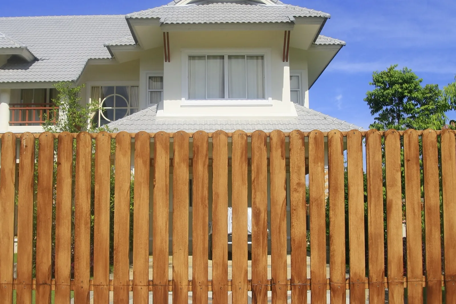 Benefits of Installing a Wood Fence